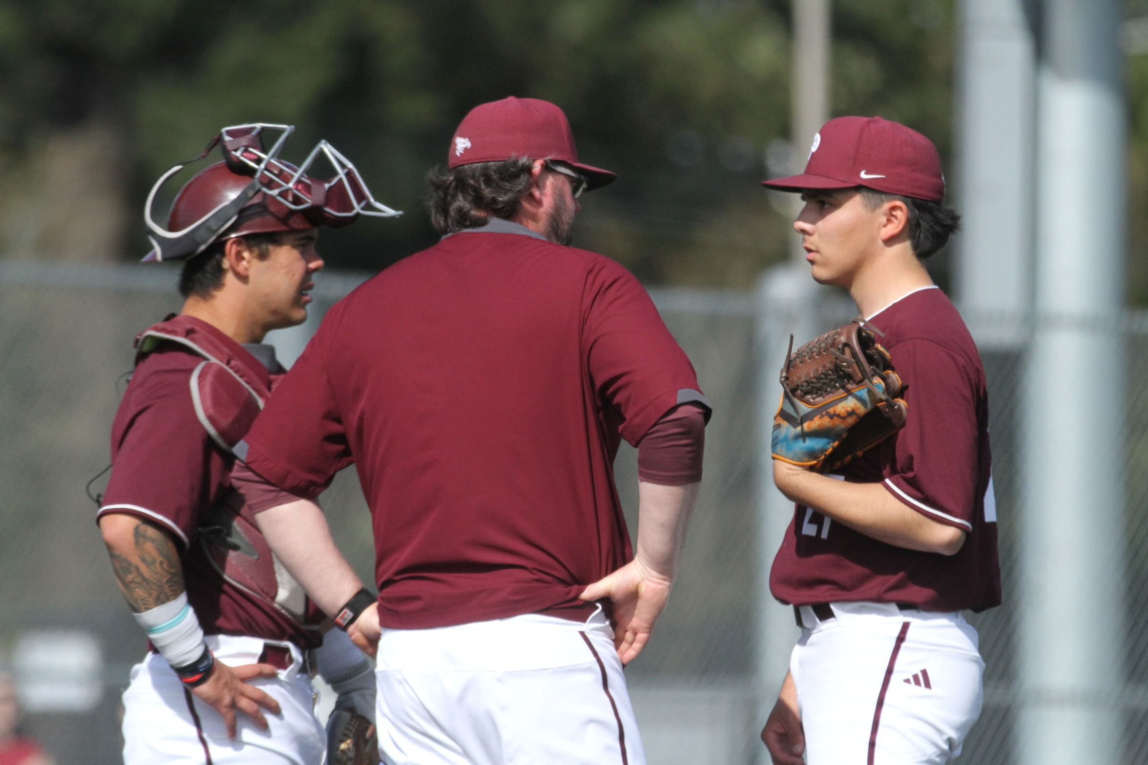 Penguins Stun Raiders in Doubleheader