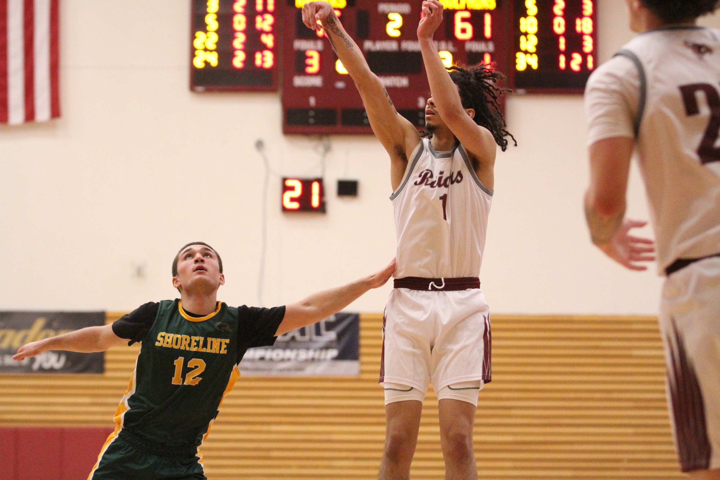 Raiders Battle at Home but Fall to Shoreline, 87-69