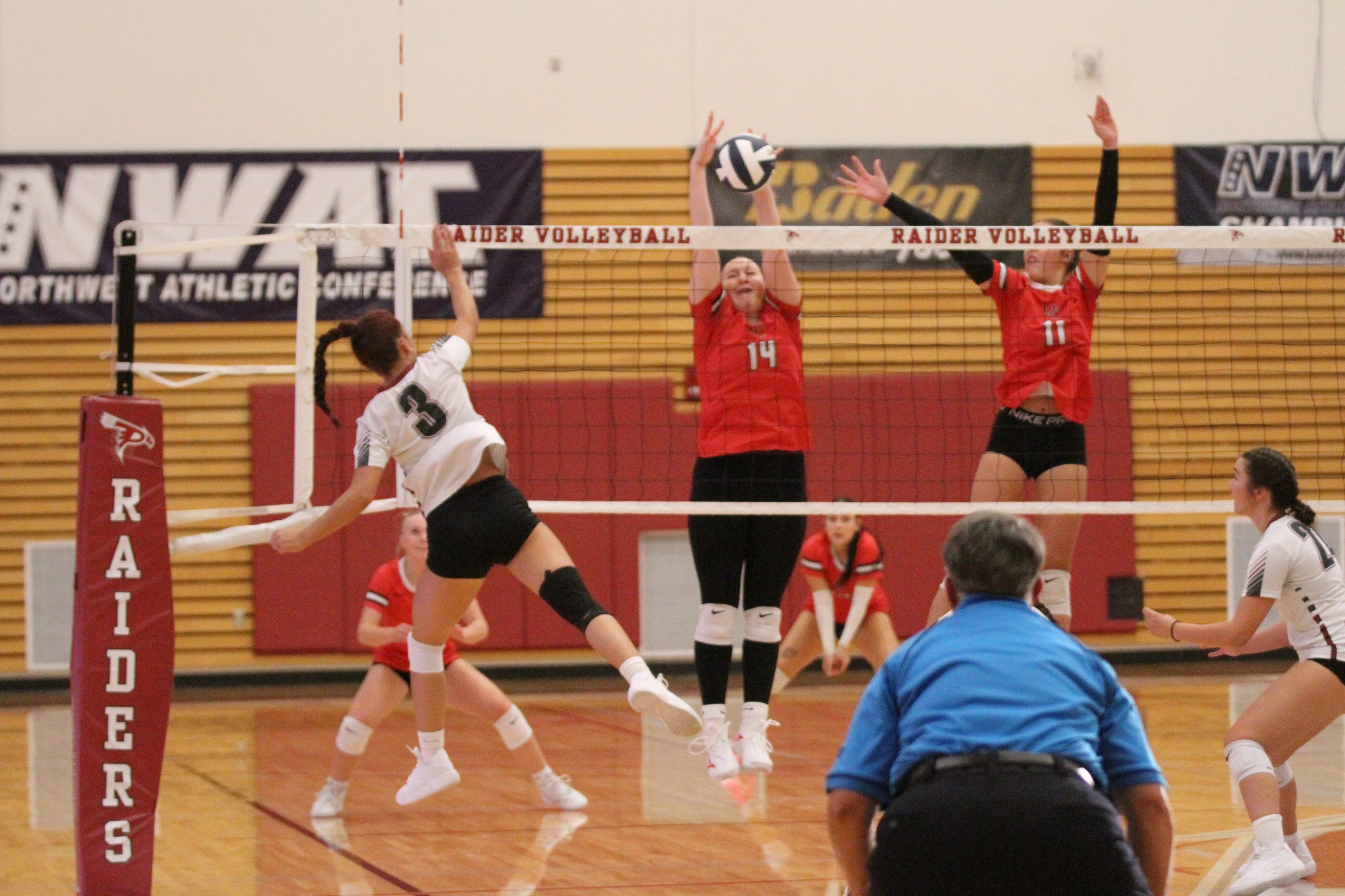 Thunderbirds Top Raiders