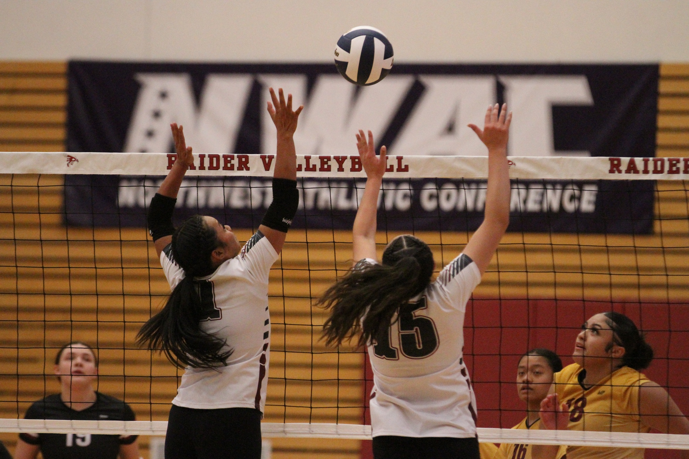 Raiders Fall to Clippers